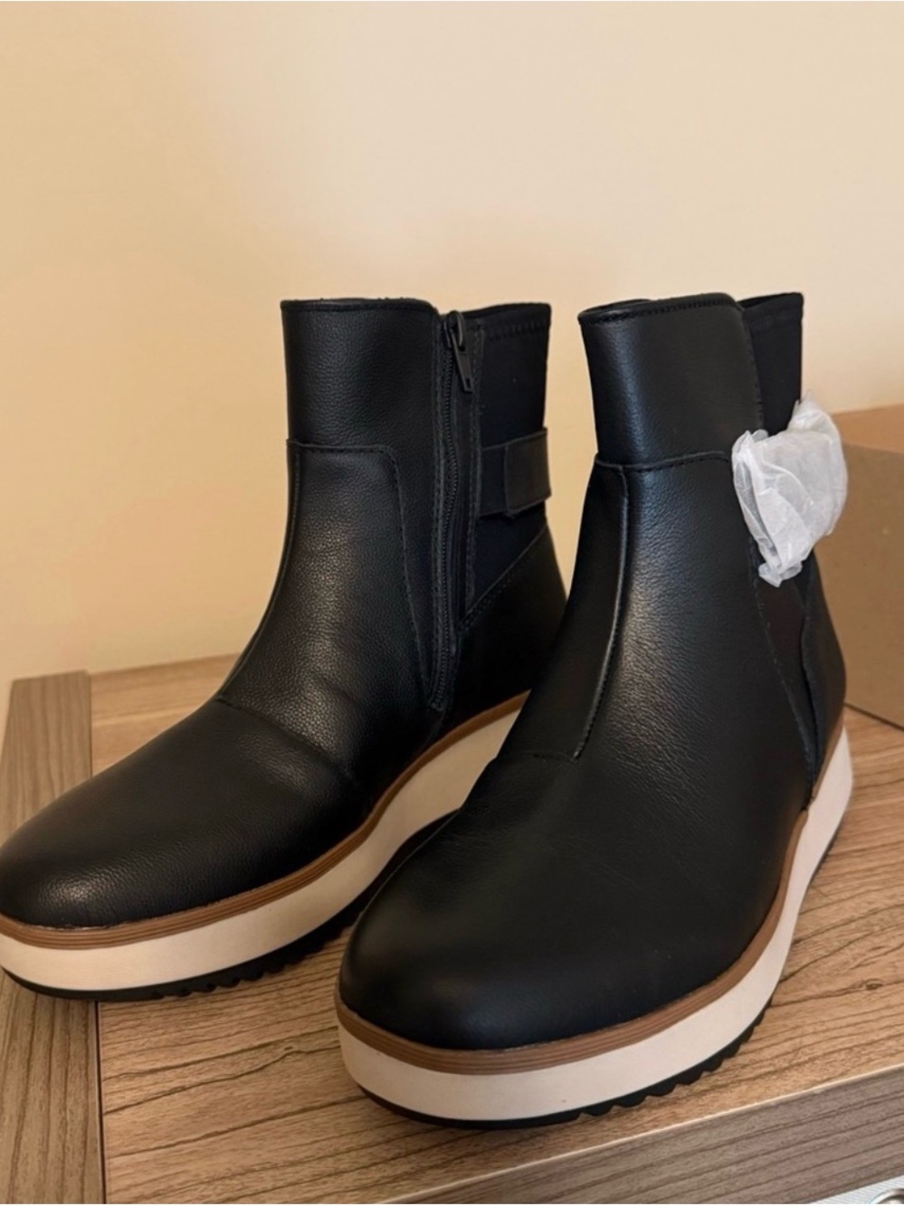Clarks Zylah Rose Black Leather Ankle Bootie Zip Round Toe US 6 EU 36 NIB